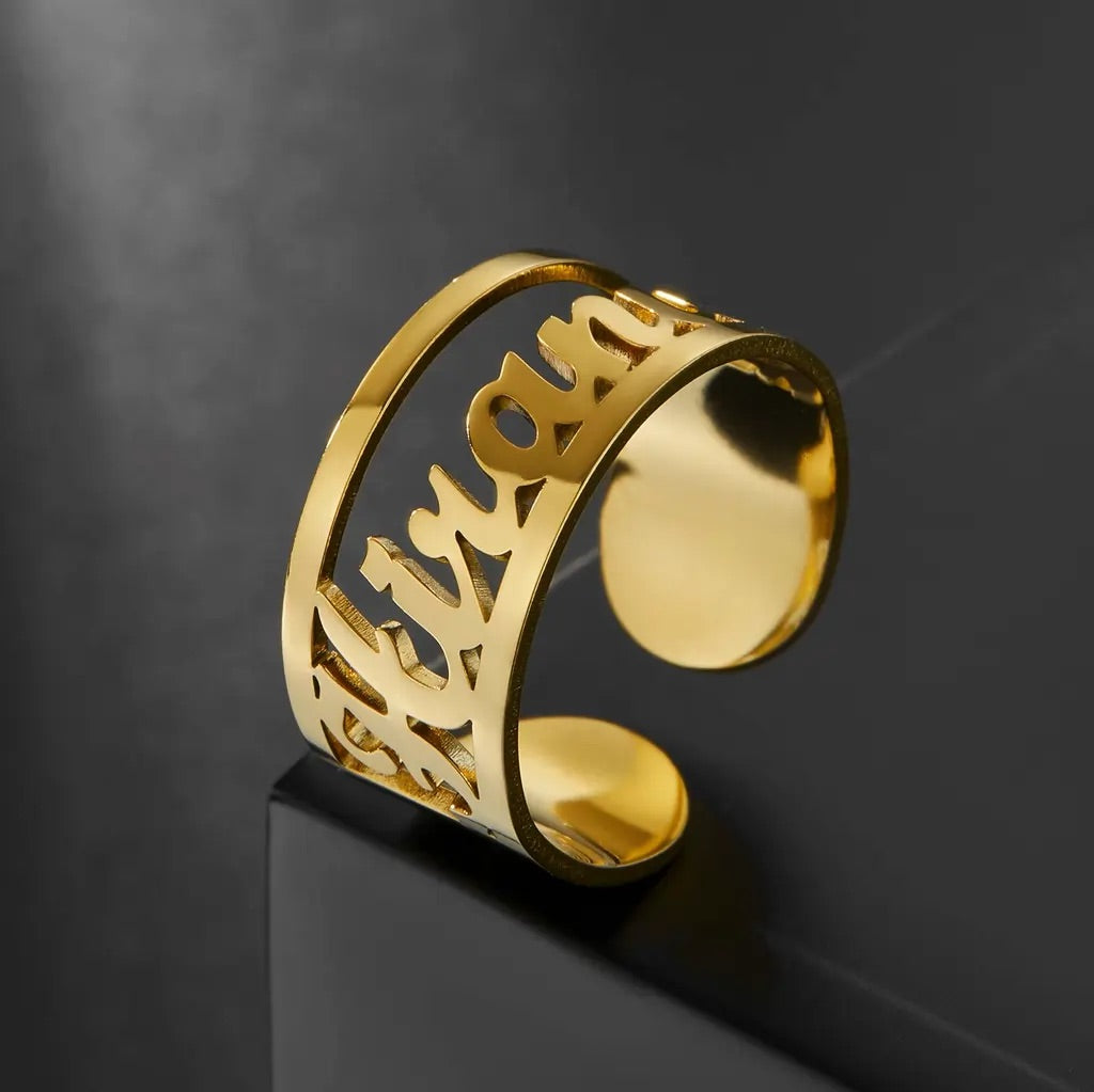 Bold Solitary Ring